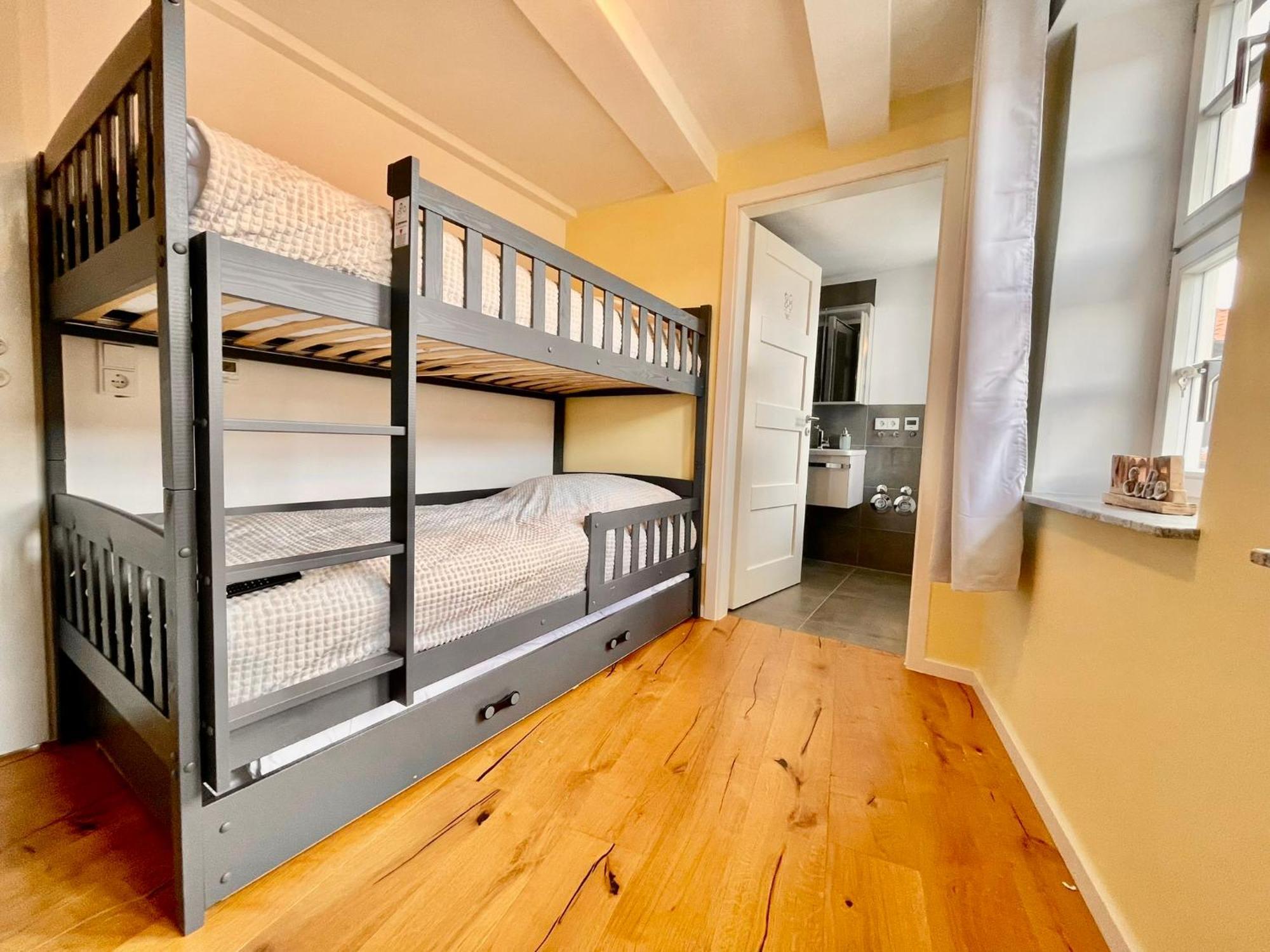 Homelikestay: Ferienwohnungen - Wernigerode - Wlan - Bestlage - Liebevolle Einrichtung Bagian luar foto